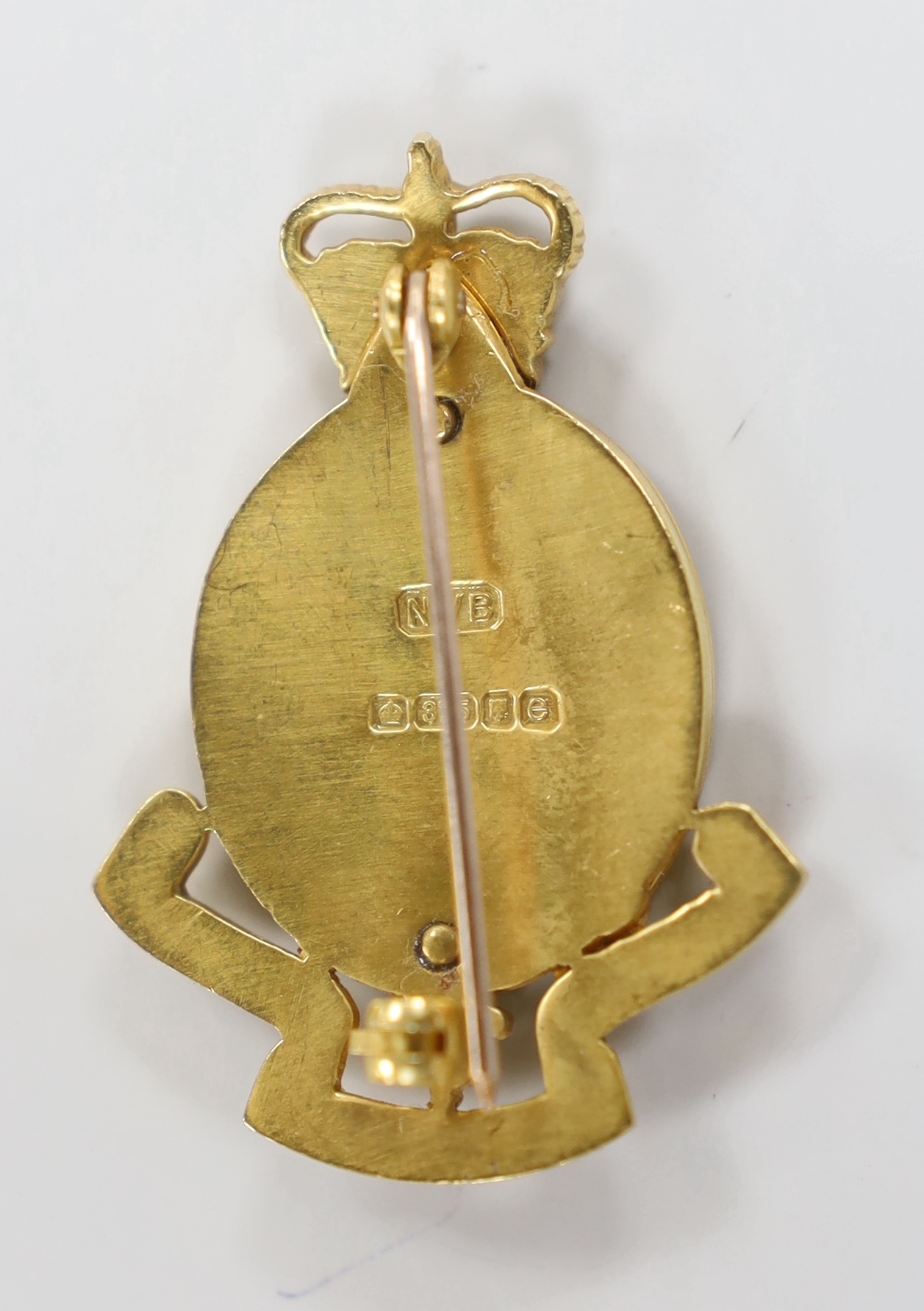 A modern 9ct gold Royal Chelsea Hospital brooch, 37mm, 11.4 grams.